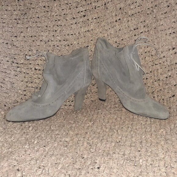 FRATELLI ROSSETTI-Gray Soft Suede Booties-Brogue Accent-Lace Drawstring-Sz 6-NM - Picture 1 of 9